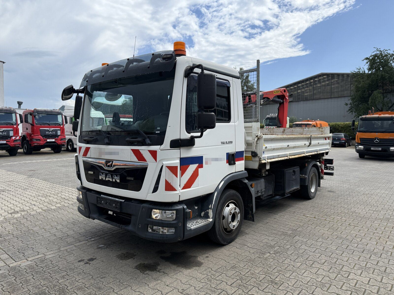 Billenőplatós kisteherautó MAN TGL 8.220 4x2 Kipper Kran Palfinger 7.001-K A: 11 kép.