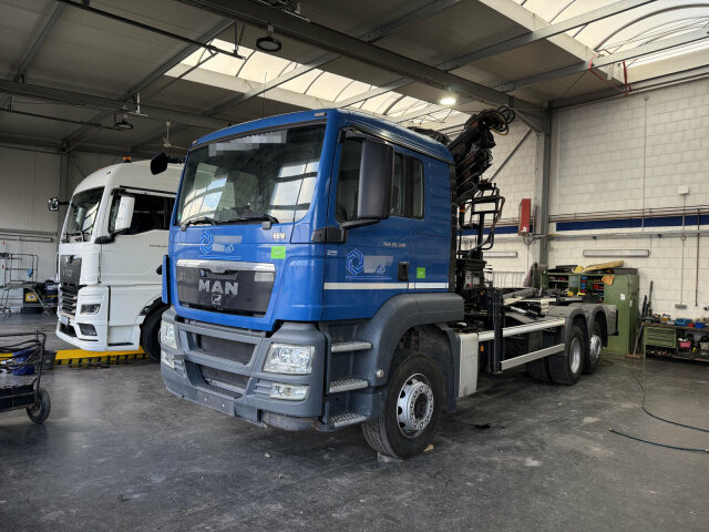 MAN TGS 26.320 6x2 Abrollkipper + Kran HIAB 166 E-5 - Horgos rakodó teherautó, Darus autó: 1 kép. MAN TGS 26.320 6x2 Abrollkipper + Kran HIAB 166 E-5 - Horgos rakodó teherautó, Darus autó: 1 kép.