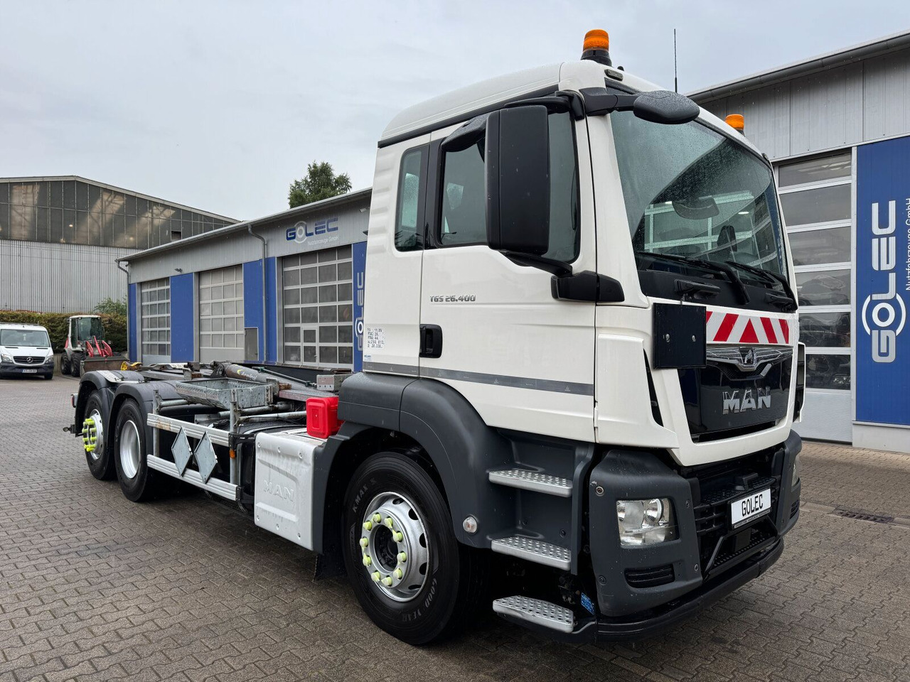 MAN TGS 26.400 6x2-4 Abrollkipper Lift-Lenkachse - Horgos rakodó teherautó, Darus autó: 1 kép. MAN TGS 26.400 6x2-4 Abrollkipper Lift-Lenkachse - Horgos rakodó teherautó, Darus autó: 1 kép.