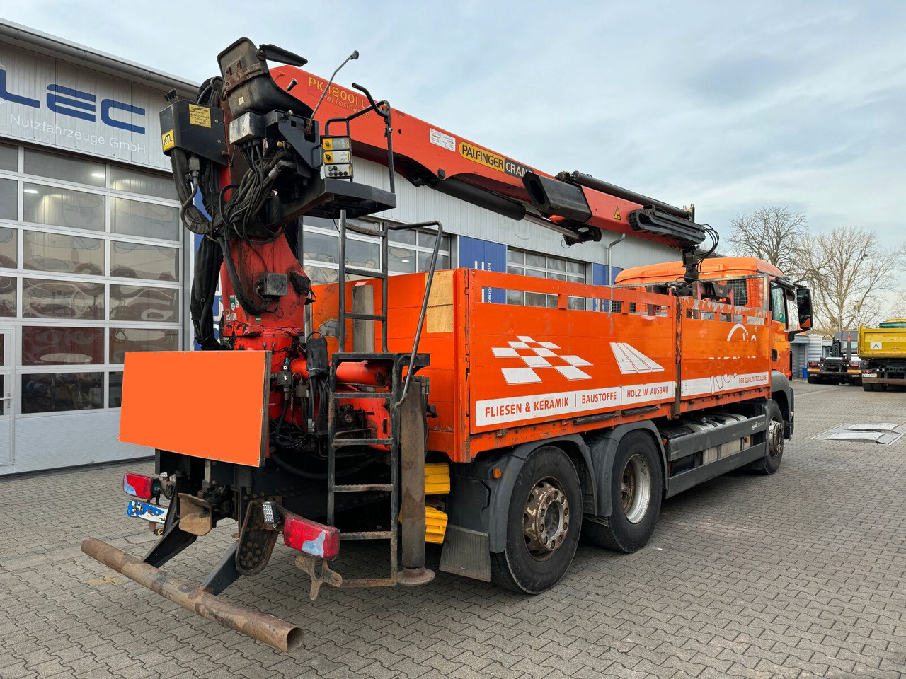 MAN TGS 26.400 6x2 Pritsche Kran Palfinger PK 18001L - Platós teherautó, Darus autó: 3 kép. MAN TGS 26.400 6x2 Pritsche Kran Palfinger PK 18001L - Platós teherautó, Darus autó: 3 kép.