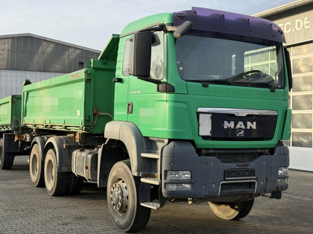 MAN TGS 26.400 6x6 MEILLER Kipper Schmitz EURO 5 - Billenőplatós teherautó: 1 kép. MAN TGS 26.400 6x6 MEILLER Kipper Schmitz EURO 5 - Billenőplatós teherautó: 1 kép.