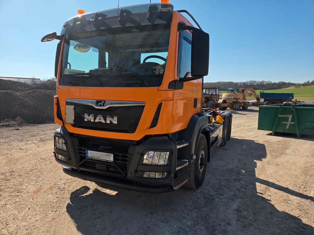 MAN TGS 26.500 6x6H Abrollkipper HIAB - Horgos rakodó teherautó, Darus autó: 2 kép. MAN TGS 26.500 6x6H Abrollkipper HIAB - Horgos rakodó teherautó, Darus autó: 2 kép.
