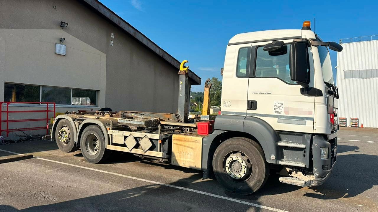 MAN TGS 28.400 6x2-4 Abrollkipper Lift-Lenkachse - Horgos rakodó teherautó, Darus autó: 1 kép. MAN TGS 28.400 6x2-4 Abrollkipper Lift-Lenkachse - Horgos rakodó teherautó, Darus autó: 1 kép.