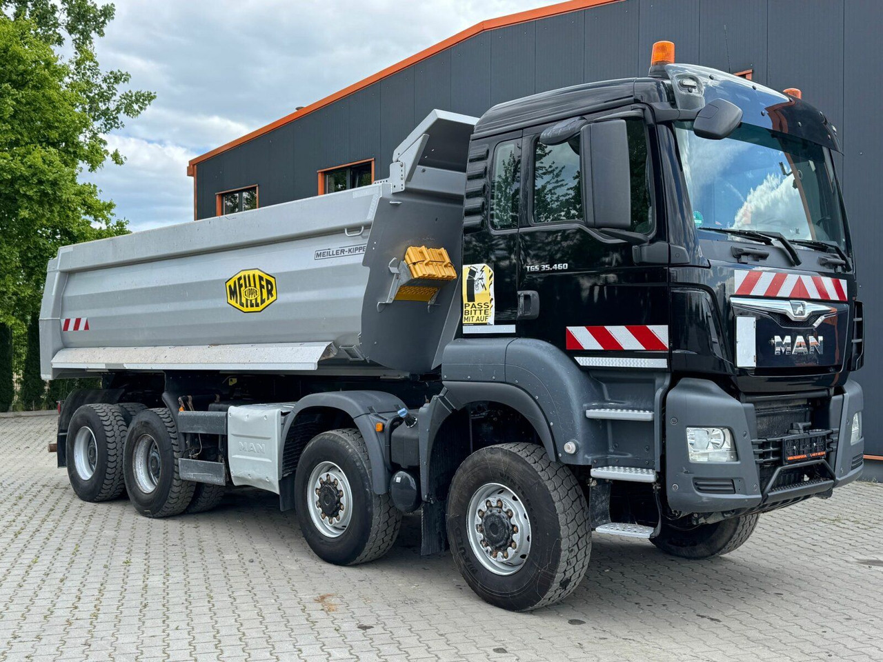 MAN TGS 35.460 8x6 BB Muldenkipper Meiller - Billenőplatós teherautó: 1 kép. MAN TGS 35.460 8x6 BB Muldenkipper Meiller - Billenőplatós teherautó: 1 kép.