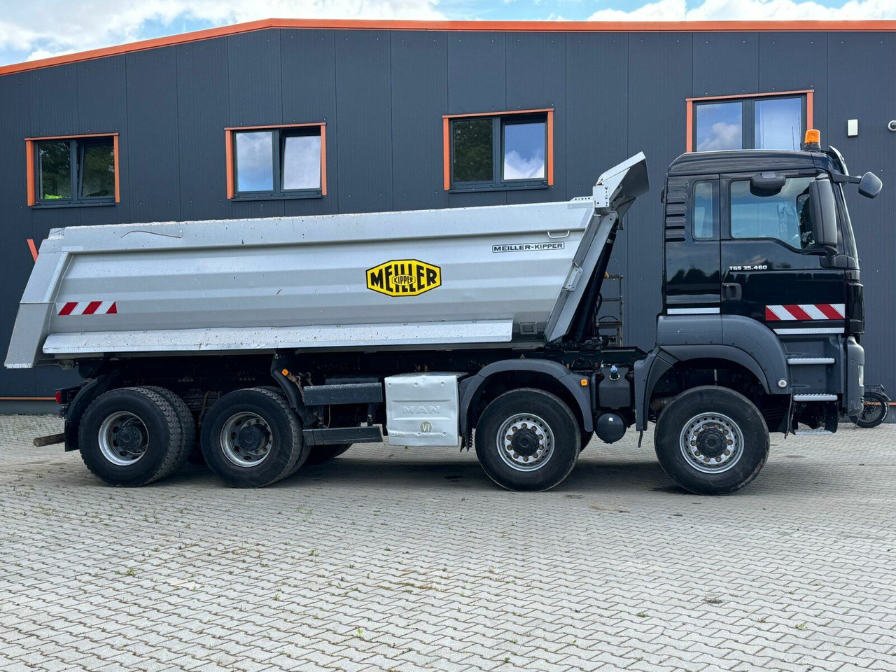MAN TGS 35.460 8x6 BB Muldenkipper Meiller - Billenőplatós teherautó: 4 kép. MAN TGS 35.460 8x6 BB Muldenkipper Meiller - Billenőplatós teherautó: 4 kép.