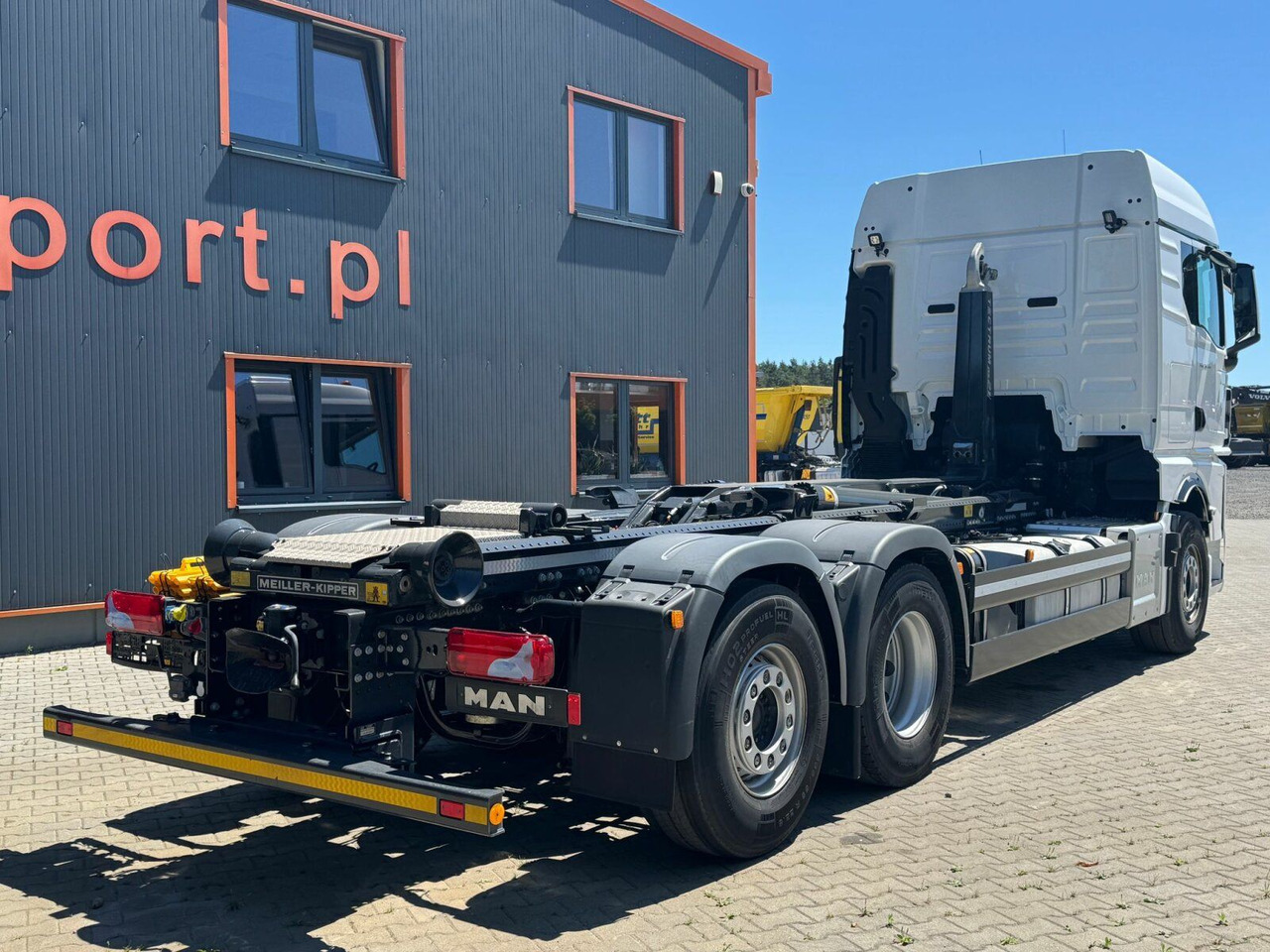 MAN TGX 26.520 6x2 Abrollkipper MEILLER RS 21.70 - Horgos rakodó teherautó: 5 kép. MAN TGX 26.520 6x2 Abrollkipper MEILLER RS 21.70 - Horgos rakodó teherautó: 5 kép.