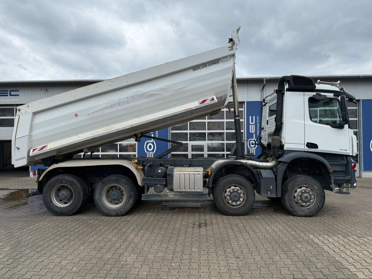 Mercedes-Benz 4145 Meiler Kipper - Billenőplatós teherautó: 4 kép. Mercedes-Benz 4145 Meiler Kipper - Billenőplatós teherautó: 4 kép.