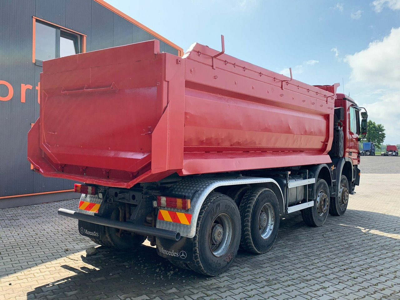 Mercedes-Benz ACTROS 4141 EURO4 8x8 Muldenkipper - Billenőplatós teherautó: 5 kép. Mercedes-Benz ACTROS 4141 EURO4 8x8 Muldenkipper - Billenőplatós teherautó: 5 kép.
