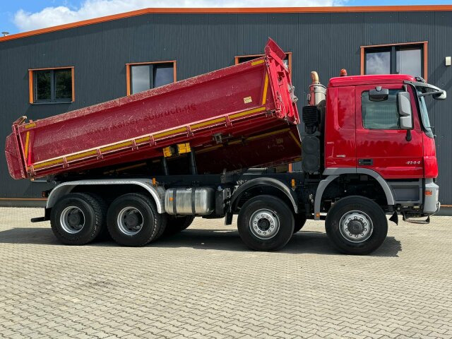 Mercedes-Benz ACTROS 4144 8x6 EURO5 Kipper mit Bordmatik - Billenőplatós teherautó: 2 kép. Mercedes-Benz ACTROS 4144 8x6 EURO5 Kipper mit Bordmatik - Billenőplatós teherautó: 2 kép.