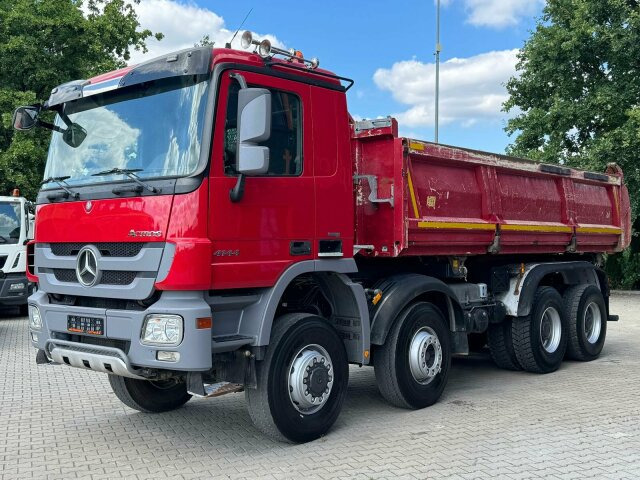 Mercedes-Benz ACTROS 4144 8x6 EURO5 Kipper mit Bordmatik - Billenőplatós teherautó: 1 kép. Mercedes-Benz ACTROS 4144 8x6 EURO5 Kipper mit Bordmatik - Billenőplatós teherautó: 1 kép.