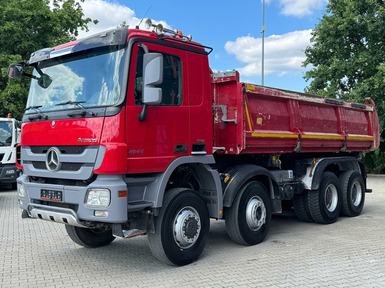 Mercedes-Benz ACTROS 4144 8x6 EURO5 Kipper mit Bordmatik - Billenőplatós teherautó: 1 kép. Mercedes-Benz ACTROS 4144 8x6 EURO5 Kipper mit Bordmatik - Billenőplatós teherautó: 1 kép.