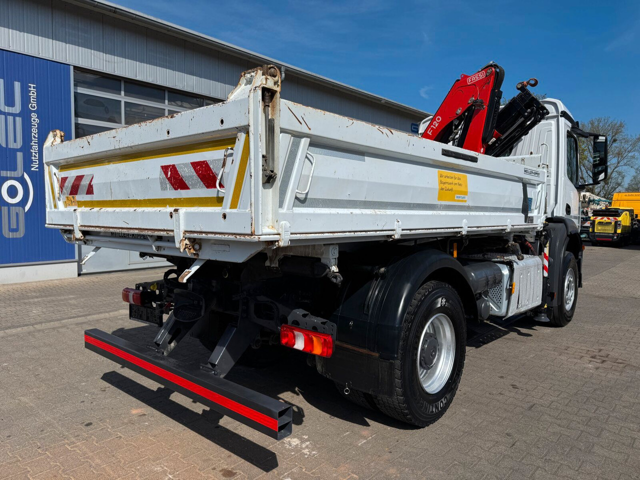 Mercedes-Benz AROCS 1832 4x2 Euro 6 Kipper Kran FASSI F120FB - Darus autó: 4 kép. Mercedes-Benz AROCS 1832 4x2 Euro 6 Kipper Kran FASSI F120FB - Darus autó: 4 kép.