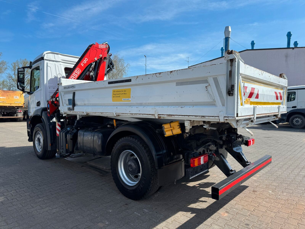 Mercedes-Benz AROCS 1832 4x2 Euro 6 Kipper Kran FASSI F120FB - Billenőplatós teherautó, Darus autó: 5 kép. Mercedes-Benz AROCS 1832 4x2 Euro 6 Kipper Kran FASSI F120FB - Billenőplatós teherautó, Darus autó: 5 kép.