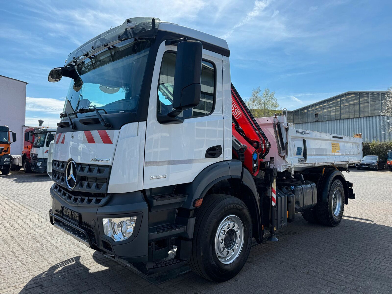 Mercedes-Benz AROCS 1832 4x2 Euro 6 Kipper Kran FASSI F120FB - Billenőplatós teherautó, Darus autó: 2 kép. Mercedes-Benz AROCS 1832 4x2 Euro 6 Kipper Kran FASSI F120FB - Billenőplatós teherautó, Darus autó: 2 kép.
