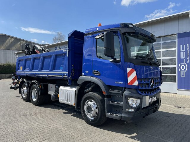 Mercedes-Benz AROCS 2536 6x2*4 Kipper Kran HIAB - Billenőplatós teherautó, Darus autó: 1 kép. Mercedes-Benz AROCS 2536 6x2*4 Kipper Kran HIAB - Billenőplatós teherautó, Darus autó: 1 kép.