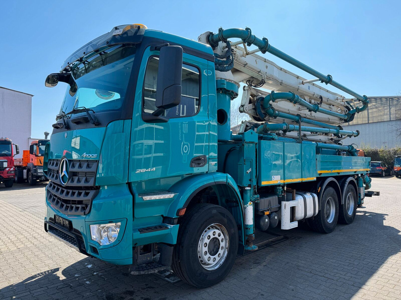 Mercedes-Benz AROCS 2844 6x4 Euro 6 Betonpumpe SERMAC 5Z33 - Betonpumpa: 2 kép. Mercedes-Benz AROCS 2844 6x4 Euro 6 Betonpumpe SERMAC 5Z33 - Betonpumpa: 2 kép.