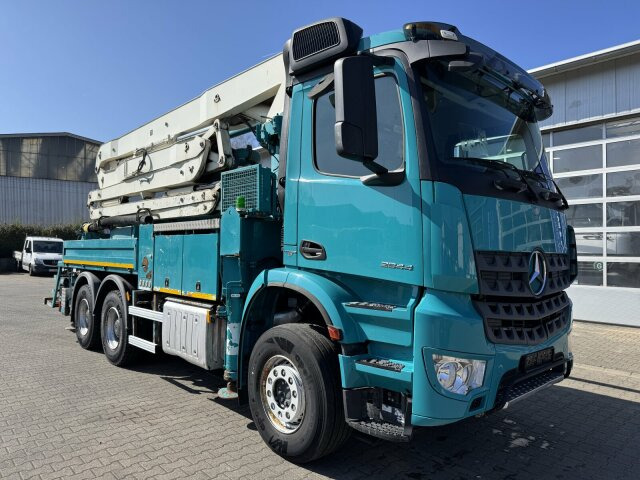Mercedes-Benz AROCS 2844 6x4 Euro 6 Betonpumpe SERMAC 5Z33 - Betonpumpa: 1 kép. Mercedes-Benz AROCS 2844 6x4 Euro 6 Betonpumpe SERMAC 5Z33 - Betonpumpa: 1 kép.
