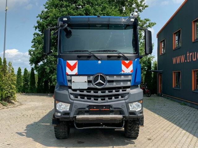 Mercedes-Benz AROCS 4145 8x8 EURO6 Muldenkipper - Billenőplatós teherautó: 3 kép. Mercedes-Benz AROCS 4145 8x8 EURO6 Muldenkipper - Billenőplatós teherautó: 3 kép.