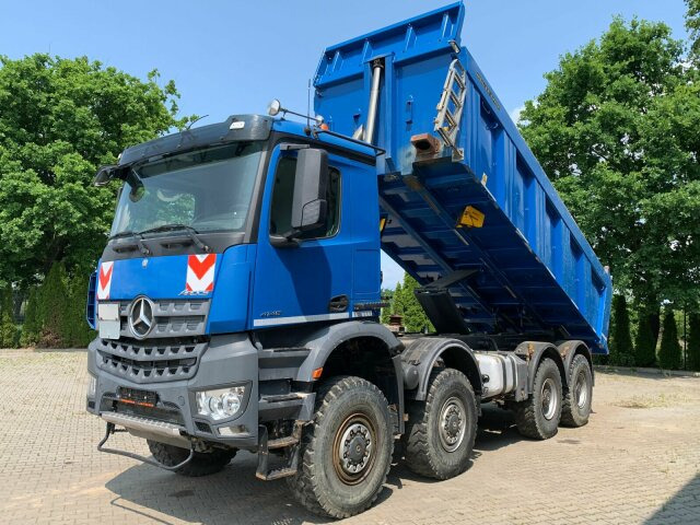 Mercedes-Benz AROCS 4145 8x8 EURO6 Muldenkipper - Billenőplatós teherautó: 2 kép. Mercedes-Benz AROCS 4145 8x8 EURO6 Muldenkipper - Billenőplatós teherautó: 2 kép.