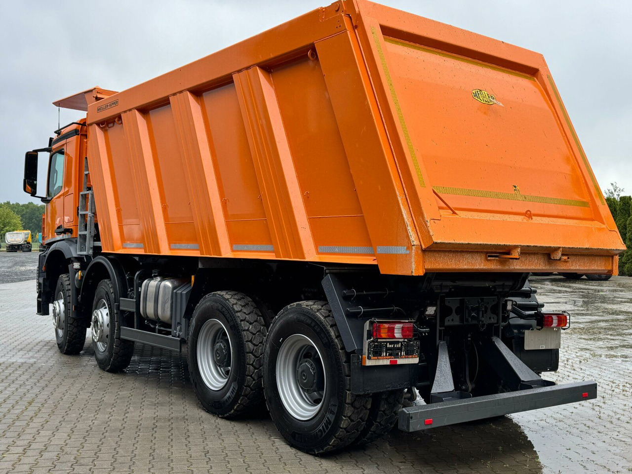 Mercedes-Benz AROCS 4851 8x6 Euro 6 Gesteinkipper MEILLER - Billenőplatós teherautó: 5 kép. Mercedes-Benz AROCS 4851 8x6 Euro 6 Gesteinkipper MEILLER - Billenőplatós teherautó: 5 kép.