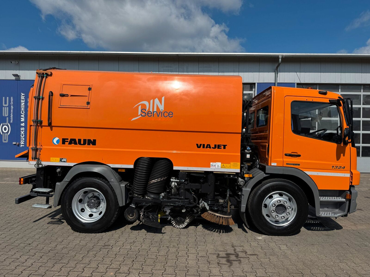 Mercedes-Benz ATEGO 1324 4x2 Kehrmaschine FAUN Viajet 6R/H - Utcaseprő gép: 3 kép. Mercedes-Benz ATEGO 1324 4x2 Kehrmaschine FAUN Viajet 6R/H - Utcaseprő gép: 3 kép.