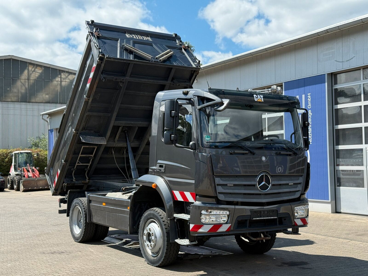 Mercedes-Benz ATEGO 1530 4x4 Euro 6 Meiller Kipper - Billenőplatós teherautó: 2 kép. Mercedes-Benz ATEGO 1530 4x4 Euro 6 Meiller Kipper - Billenőplatós teherautó: 2 kép.