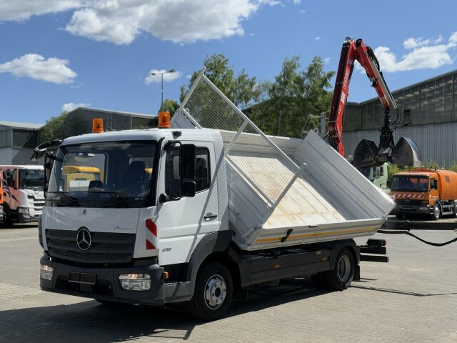 Mercedes-Benz ATEGO 818 4x2 Euro 6 Kipper Kran FASSI F65B.0.22 - Billenőplatós kisteherautó: 4 kép. Mercedes-Benz ATEGO 818 4x2 Euro 6 Kipper Kran FASSI F65B.0.22 - Billenőplatós kisteherautó: 4 kép.