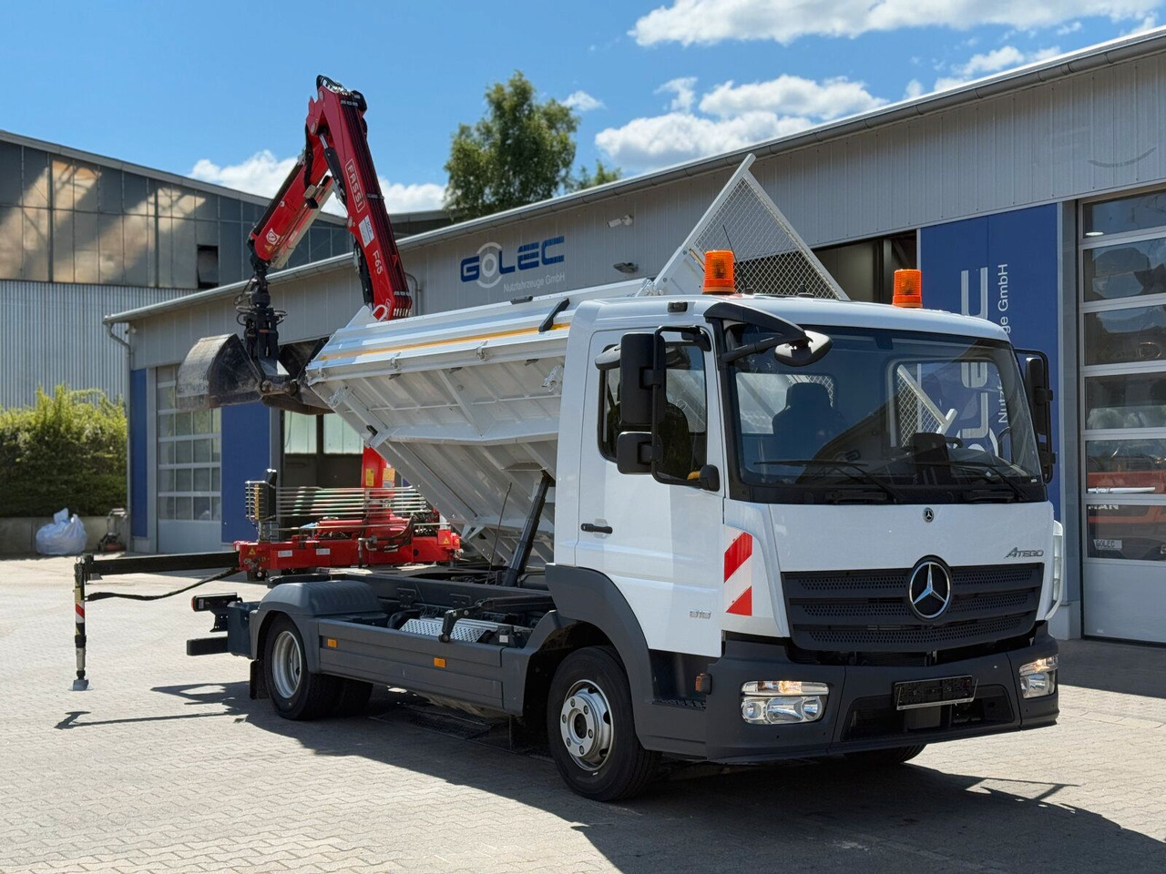 Mercedes-Benz ATEGO 818 4x2 Euro 6 Kipper Kran FASSI F65B.0.22 - Darus autó: 2 kép. Mercedes-Benz ATEGO 818 4x2 Euro 6 Kipper Kran FASSI F65B.0.22 - Darus autó: 2 kép.