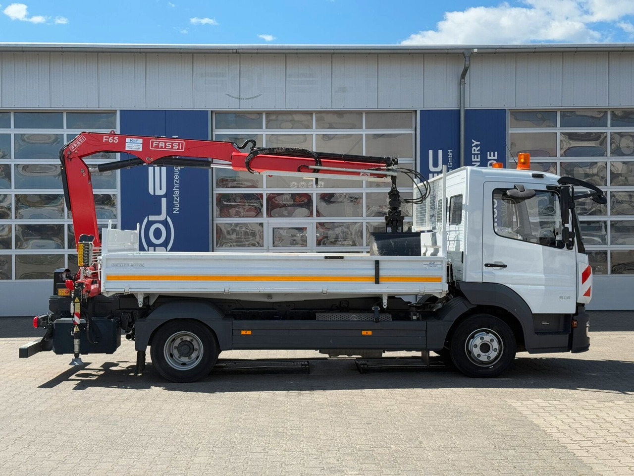Mercedes-Benz ATEGO 818 4x2 Euro 6 Kipper Kran FASSI F65B.0.22 - Billenőplatós kisteherautó: 3 kép. Mercedes-Benz ATEGO 818 4x2 Euro 6 Kipper Kran FASSI F65B.0.22 - Billenőplatós kisteherautó: 3 kép.