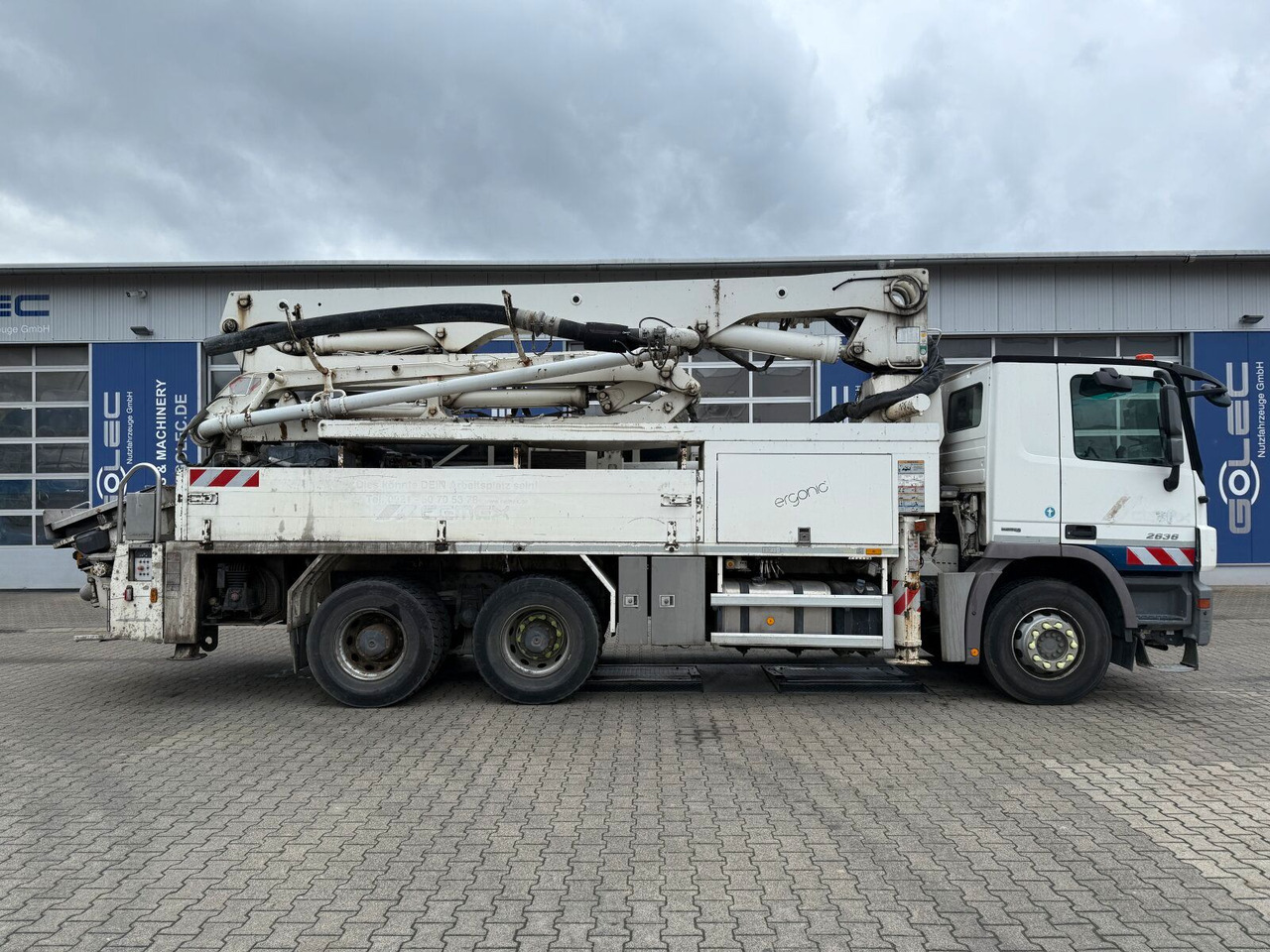 Mercedes-Benz Actros 2636 6x4 Betonpumpe Putzmeister 24-4 16H - Betonpumpa: 2 kép. Mercedes-Benz Actros 2636 6x4 Betonpumpe Putzmeister 24-4 16H - Betonpumpa: 2 kép.