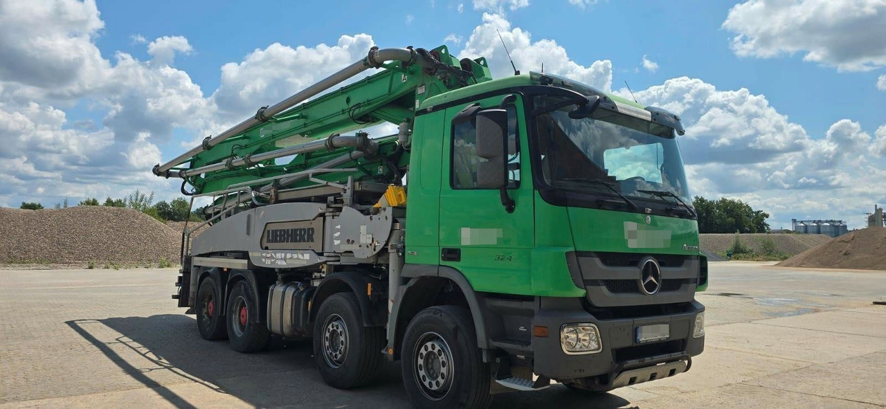 Mercedes-Benz Actros 3241 8x4 Betonpumpe Liebherr 36Z4 - Betonpumpa: 2 kép. Mercedes-Benz Actros 3241 8x4 Betonpumpe Liebherr 36Z4 - Betonpumpa: 2 kép.