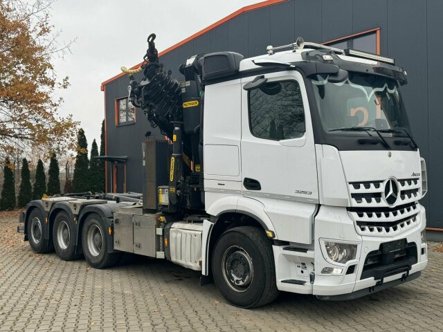Mercedes-Benz Arocs 3253 8x4 Abrollkipper Kran Palfinger 37002 - Horgos rakodó teherautó, Darus autó: 1 kép. Mercedes-Benz Arocs 3253 8x4 Abrollkipper Kran Palfinger 37002 - Horgos rakodó teherautó, Darus autó: 1 kép.