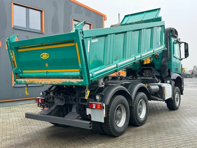 Mercedes-Benz Arocs 3351 6x6 Kipper Bordmatic Meiller - Billenőplatós teherautó: 3 kép. Mercedes-Benz Arocs 3351 6x6 Kipper Bordmatic Meiller - Billenőplatós teherautó: 3 kép.