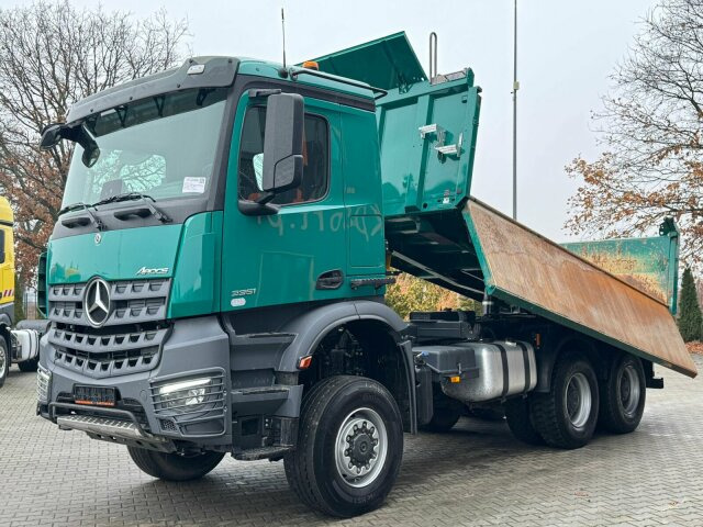 Mercedes-Benz Arocs 3351 6x6 Kipper Bordmatic Meiller - Billenőplatós teherautó: 5 kép. Mercedes-Benz Arocs 3351 6x6 Kipper Bordmatic Meiller - Billenőplatós teherautó: 5 kép.
