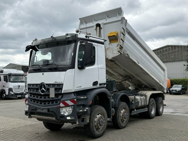 Mercedes-Benz Arocs 4145 8x8 Muldenkipper MEILLER - Billenőplatós teherautó: 4 kép. Mercedes-Benz Arocs 4145 8x8 Muldenkipper MEILLER - Billenőplatós teherautó: 4 kép.