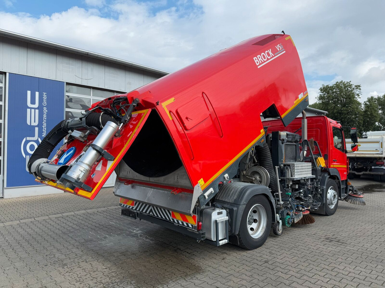 Mercedes-Benz Atego 1324 4x2 Kehrmaschine BROCK HD Anlage - Utcaseprő gép: 5 kép. Mercedes-Benz Atego 1324 4x2 Kehrmaschine BROCK HD Anlage - Utcaseprő gép: 5 kép.