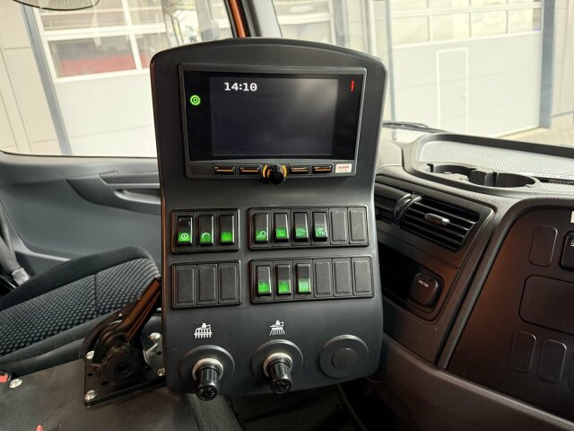 Mercedes-Benz Atego Kehrmaschine BUCHER CITYFANT 5000 - Utcaseprő gép: 4 kép. Mercedes-Benz Atego Kehrmaschine BUCHER CITYFANT 5000 - Utcaseprő gép: 4 kép.