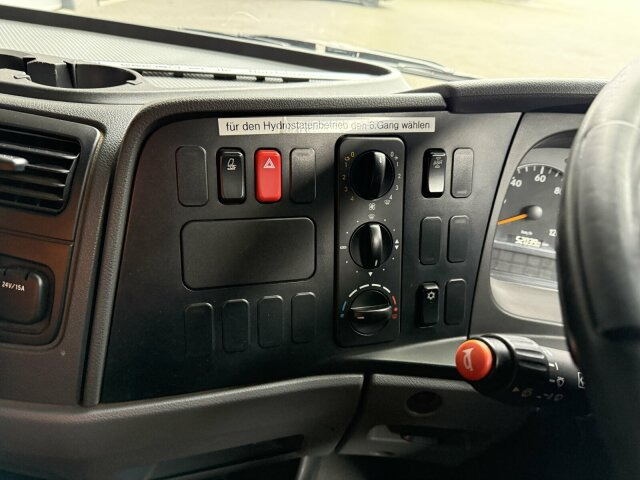 Mercedes-Benz Atego Kehrmaschine BUCHER CITYFANT 5000 - Utcaseprő gép: 5 kép. Mercedes-Benz Atego Kehrmaschine BUCHER CITYFANT 5000 - Utcaseprő gép: 5 kép.