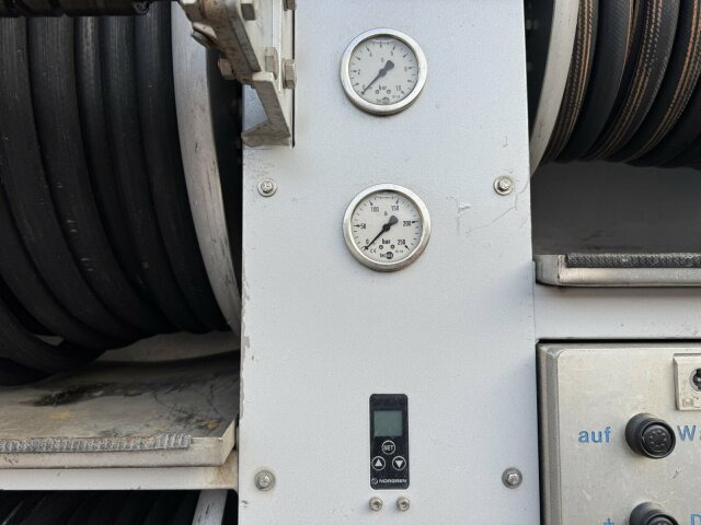 Mercedes-Benz Vario 818D Kanalreiniger Rockstroh Drain Jet 100 - Szippantós autó: 4 kép. Mercedes-Benz Vario 818D Kanalreiniger Rockstroh Drain Jet 100 - Szippantós autó: 4 kép.