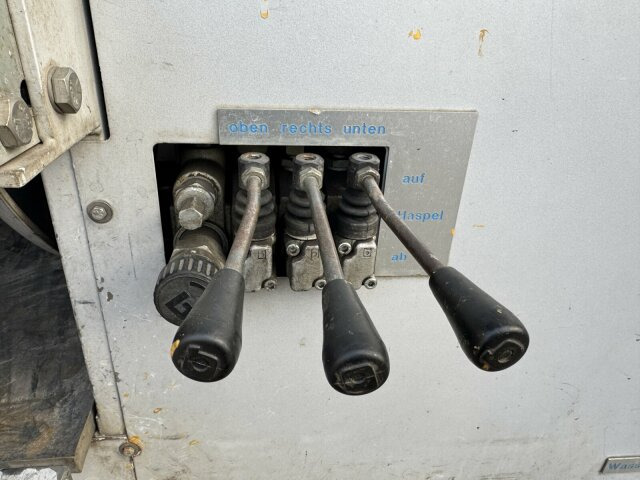 Mercedes-Benz Vario 818D Kanalreiniger Rockstroh Drain Jet 100 - Szippantós autó: 5 kép. Mercedes-Benz Vario 818D Kanalreiniger Rockstroh Drain Jet 100 - Szippantós autó: 5 kép.