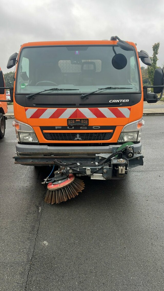 Mitsubishi Canter FUSO Kehrmaschine BROCK SL140 4 m³ - Utcaseprő gép: 4 kép. Mitsubishi Canter FUSO Kehrmaschine BROCK SL140 4 m³ - Utcaseprő gép: 4 kép.
