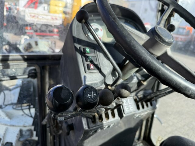 New Holland F106.6A alrrad 6x6 Grader 12 Ton - 10.700 Std - Gréder: 3 kép. New Holland F106.6A alrrad 6x6 Grader 12 Ton - 10.700 Std - Gréder: 3 kép.