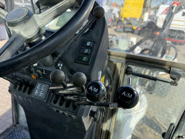 New Holland F106.6A alrrad 6x6 Grader 12 Ton - 10.700 Std - Gréder: 4 kép. New Holland F106.6A alrrad 6x6 Grader 12 Ton - 10.700 Std - Gréder: 4 kép.