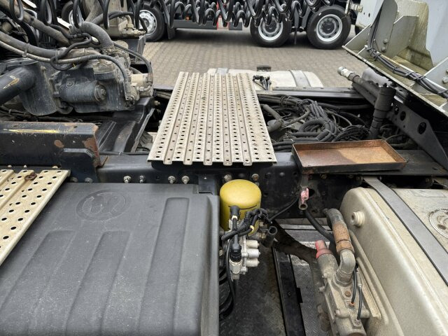 MAN TGS 18.440 4x4H Eur 5 Sattelzugmaschine - Nyergesvontató: 4 kép. MAN TGS 18.440 4x4H Eur 5 Sattelzugmaschine - Nyergesvontató: 4 kép.