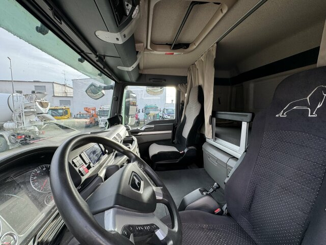MAN TGS 18.510 4x4 SZM - Kipphyd. Blatt Luft - Nyergesvontató: 3 kép. MAN TGS 18.510 4x4 SZM - Kipphyd. Blatt Luft - Nyergesvontató: 3 kép.