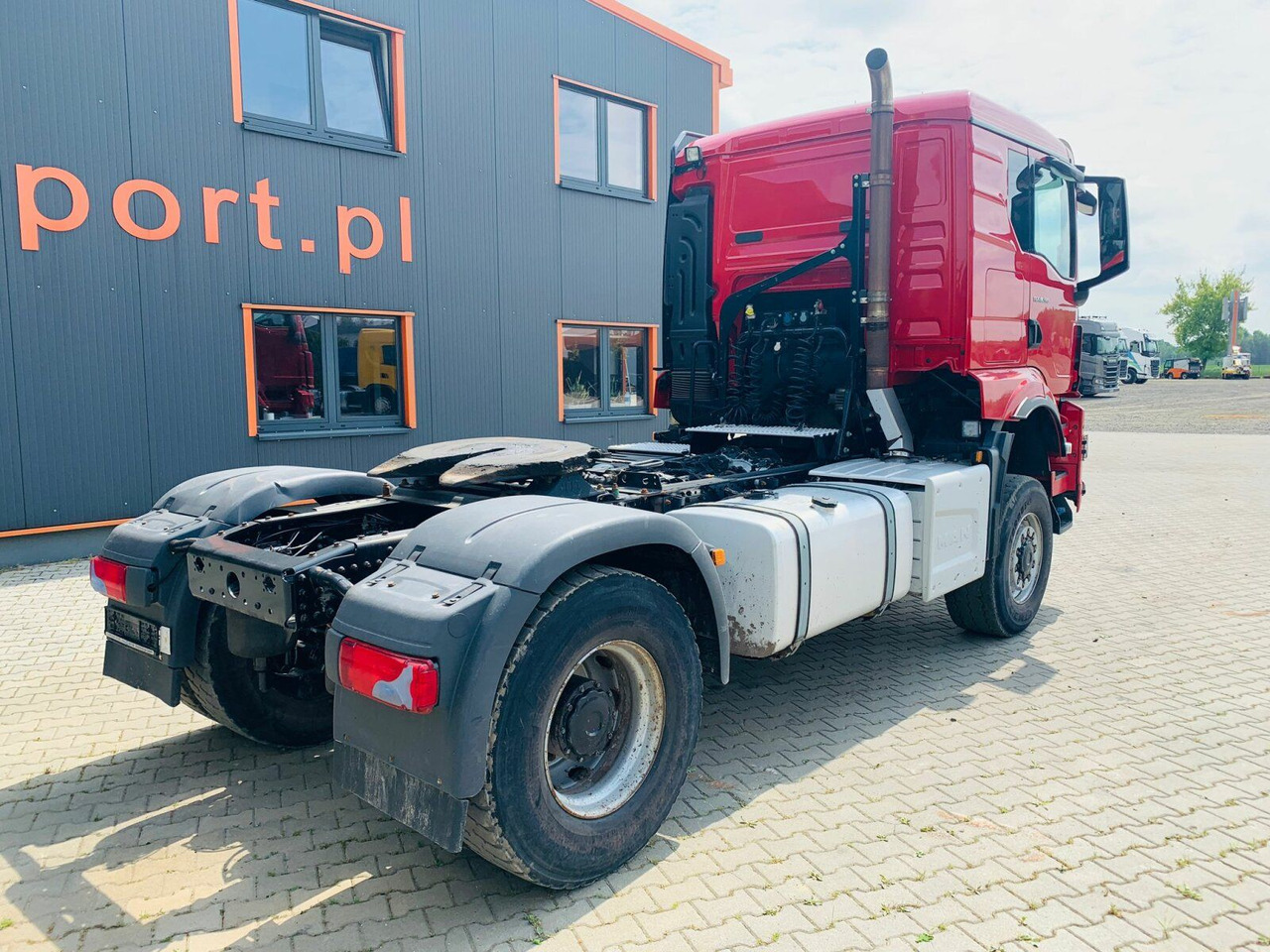 MAN TGS 18.510 4x4 SZM - Kipphyd. Blatt Luft Pritard - Nyergesvontató: 5 kép. MAN TGS 18.510 4x4 SZM - Kipphyd. Blatt Luft Pritard - Nyergesvontató: 5 kép.