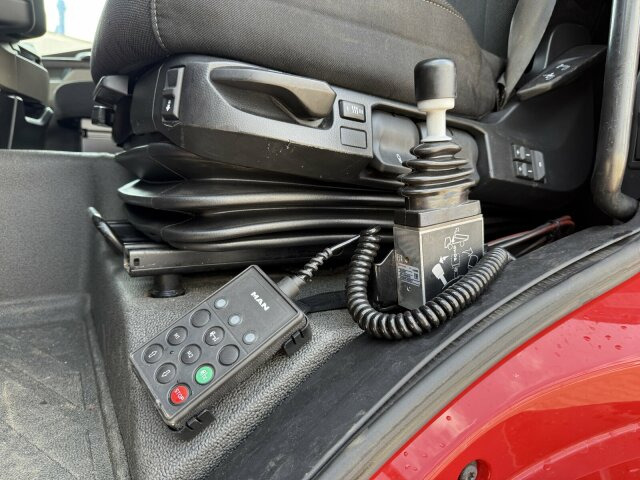 MAN TGS 18.520 4x4 SZM - Kipphyd. Blatt Luft Pritard - Nyergesvontató: 5 kép. MAN TGS 18.520 4x4 SZM - Kipphyd. Blatt Luft Pritard - Nyergesvontató: 5 kép.