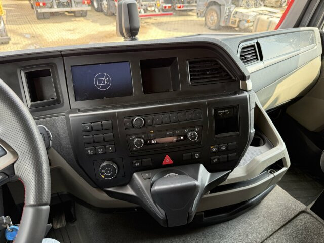 MAN TGS 18.520 4x4 SZM - Kipphyd. Blatt Luft Pritard - Nyergesvontató: 3 kép. MAN TGS 18.520 4x4 SZM - Kipphyd. Blatt Luft Pritard - Nyergesvontató: 3 kép.