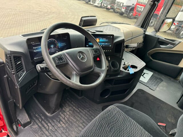 Mercedes-Benz ACTROS 1846 4x4 HAD Eur 6 Kipphydraulik Retarder - Nyergesvontató: 2 kép. Mercedes-Benz ACTROS 1846 4x4 HAD Eur 6 Kipphydraulik Retarder - Nyergesvontató: 2 kép.