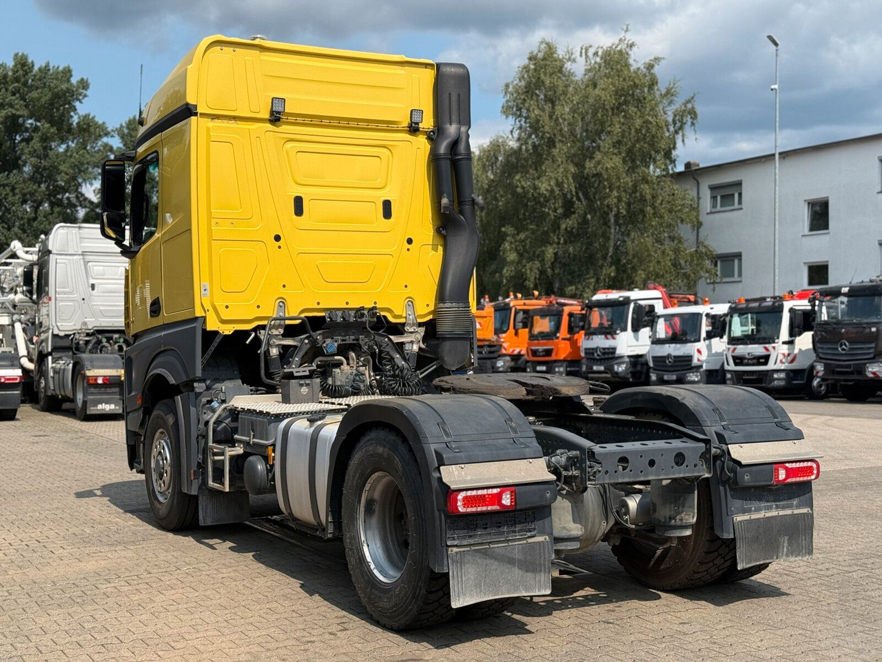 Mercedes-Benz ACTROS 1846 4x4 HAD Eur 6 Kipphydraulik Retarder - Nyergesvontató: 5 kép. Mercedes-Benz ACTROS 1846 4x4 HAD Eur 6 Kipphydraulik Retarder - Nyergesvontató: 5 kép.